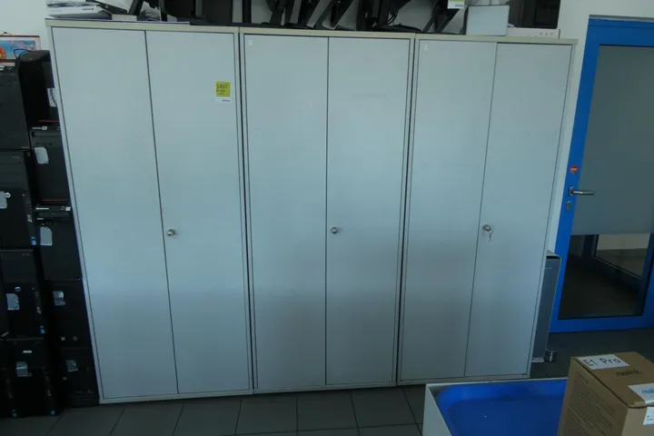 3x Schrank, ohne Inhalt